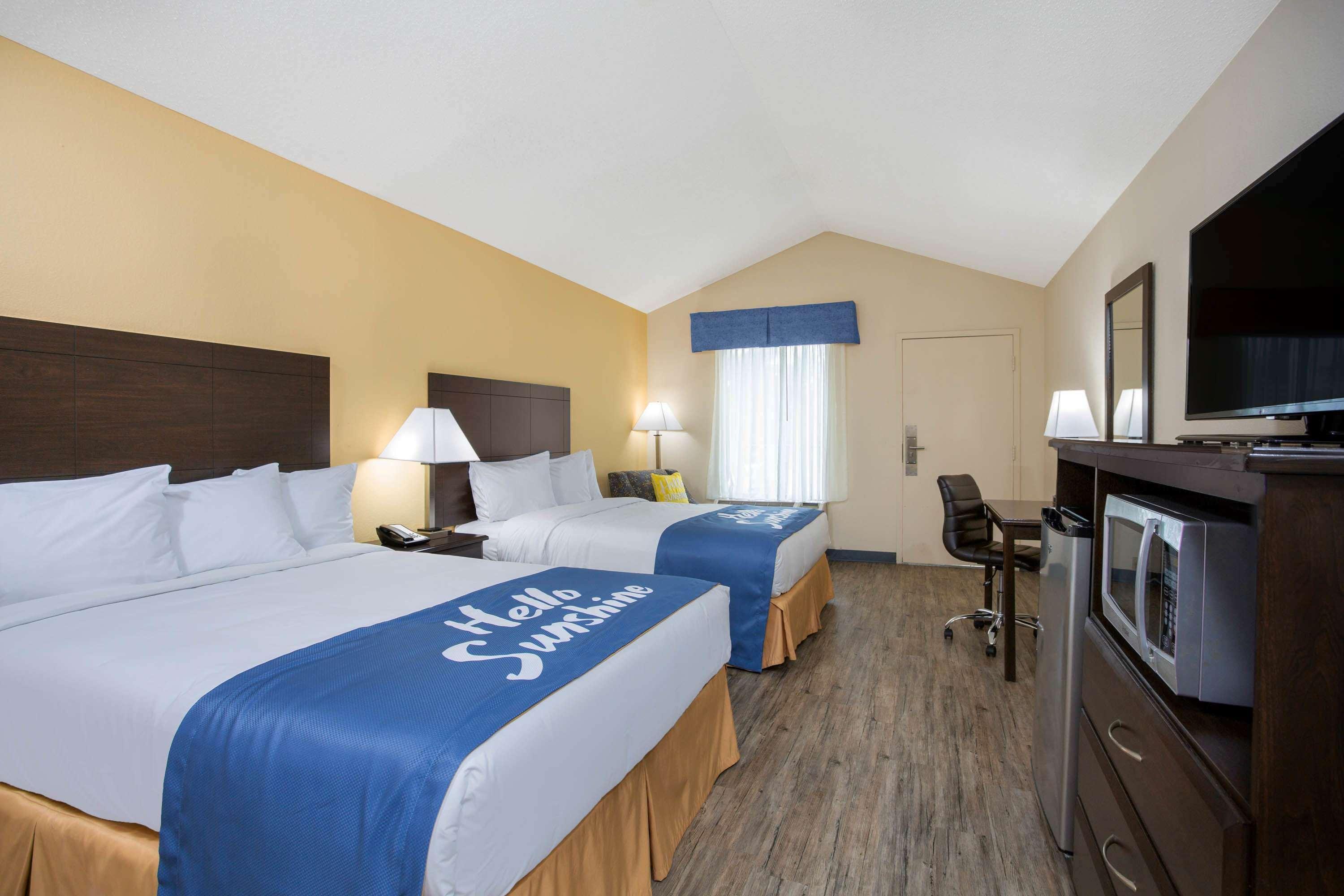 Days Inn By Wyndham Lake City Exteriör bild