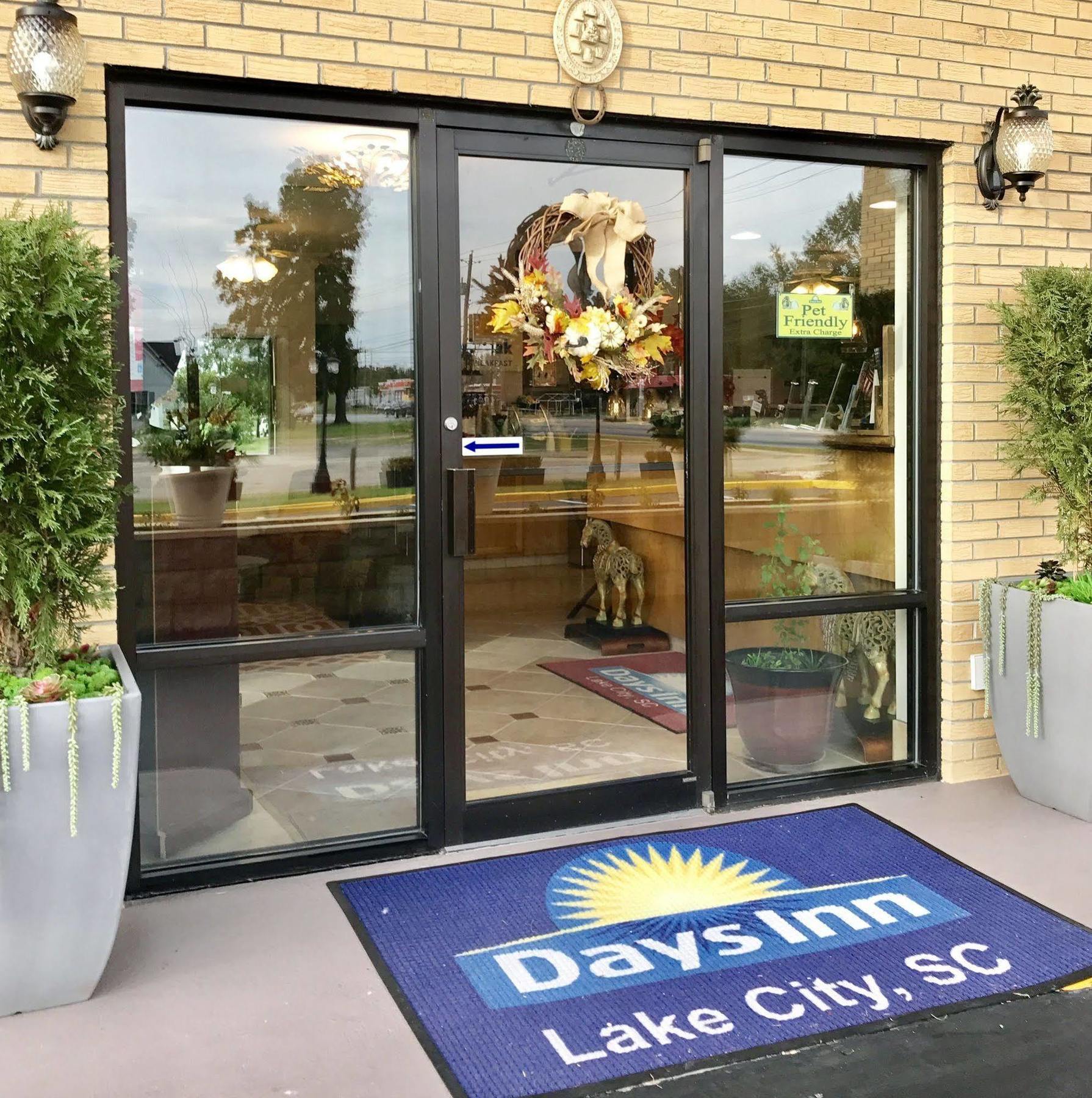 Days Inn By Wyndham Lake City Exteriör bild